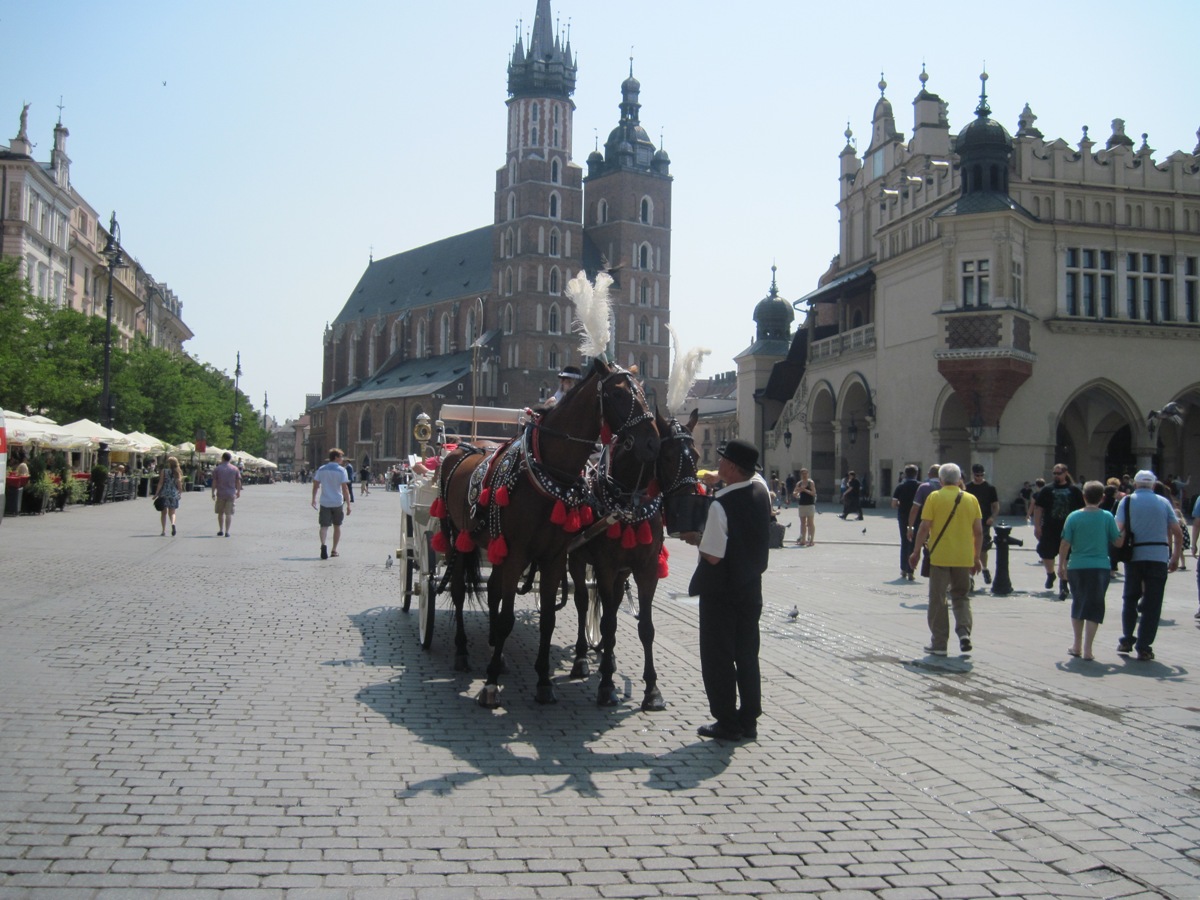 63-Cracovia-Carrozza nella piazza principale
